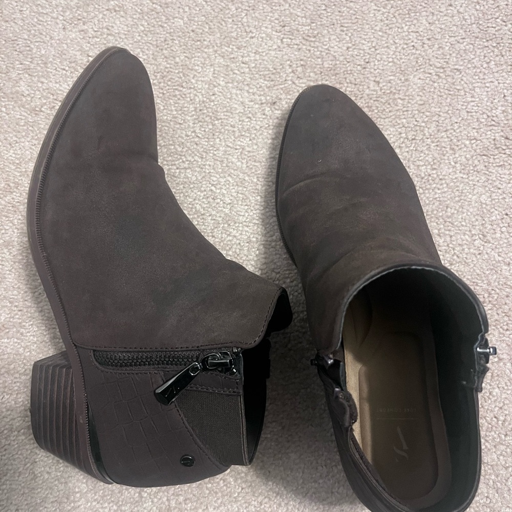 Vera Wang Dark Brown Women’s Boots